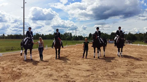 Green Horse Kauss Iejādē — 1. attēls